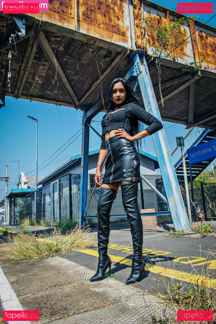 thequeentrish Onlyfans Photo Gallery 