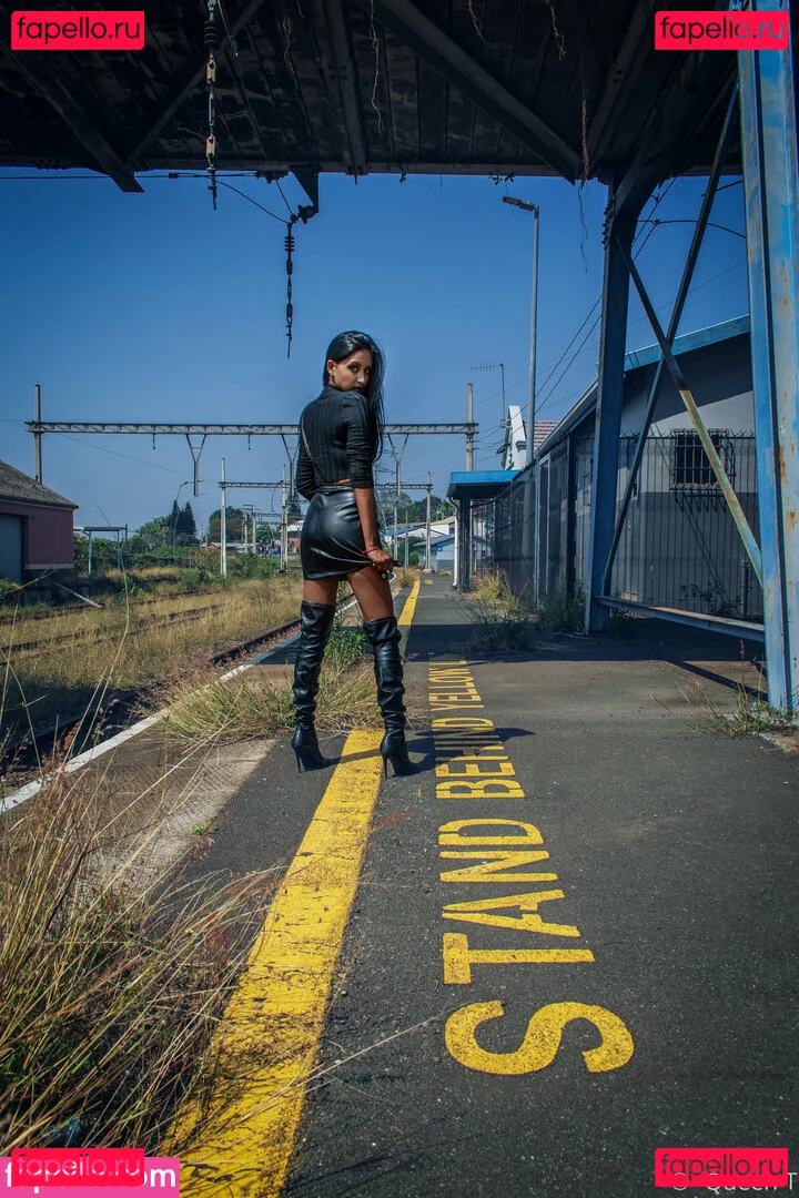 thequeentrish Onlyfans Photo Gallery 