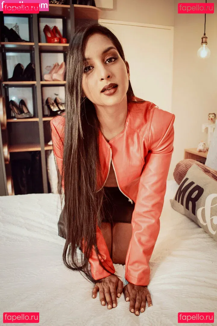 thequeentrish Onlyfans Photo Gallery 