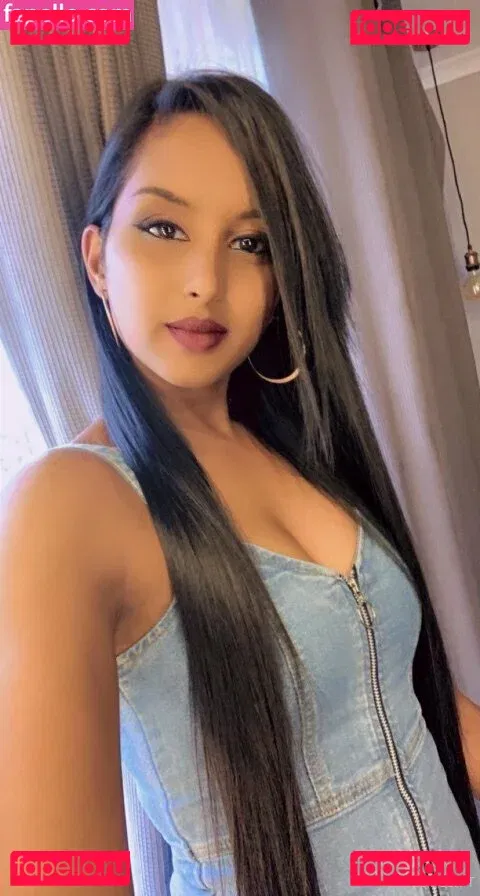 thequeentrish Onlyfans Photo Gallery 