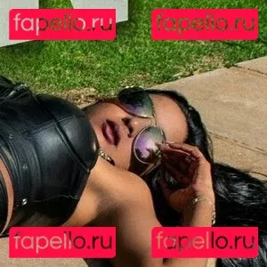 thequeentrish Onlyfans Photo Gallery 