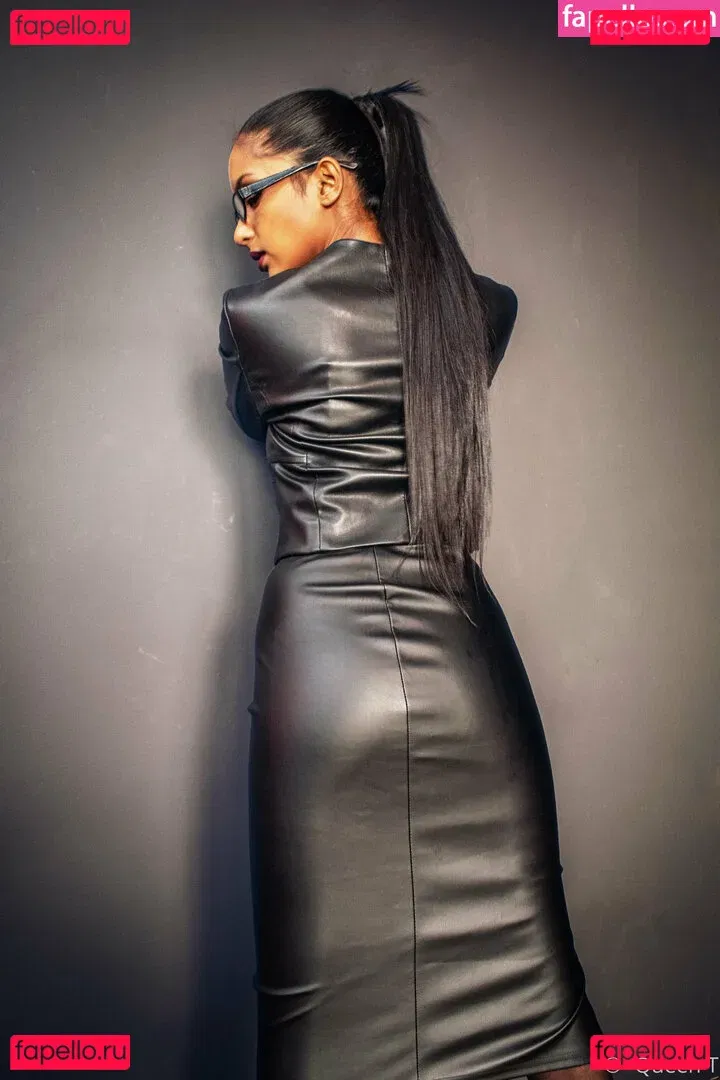 thequeentrish Onlyfans Photo Gallery 