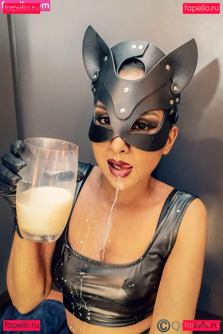 thequeentrish Onlyfans Photo Gallery 