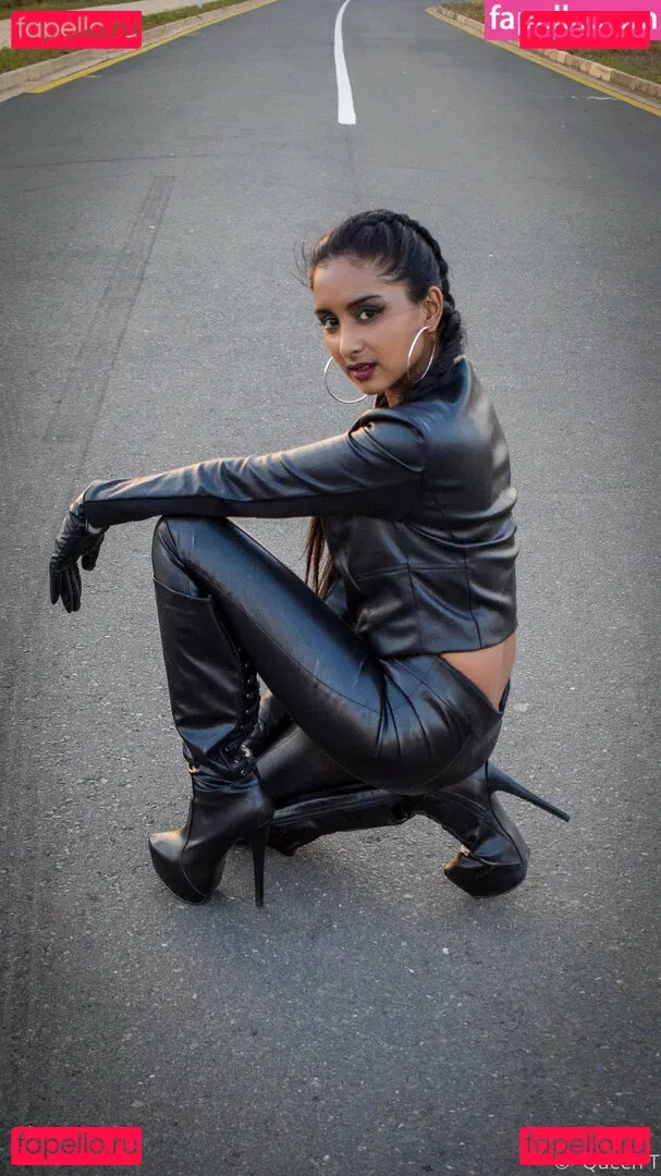 thequeentrish Onlyfans Photo Gallery 