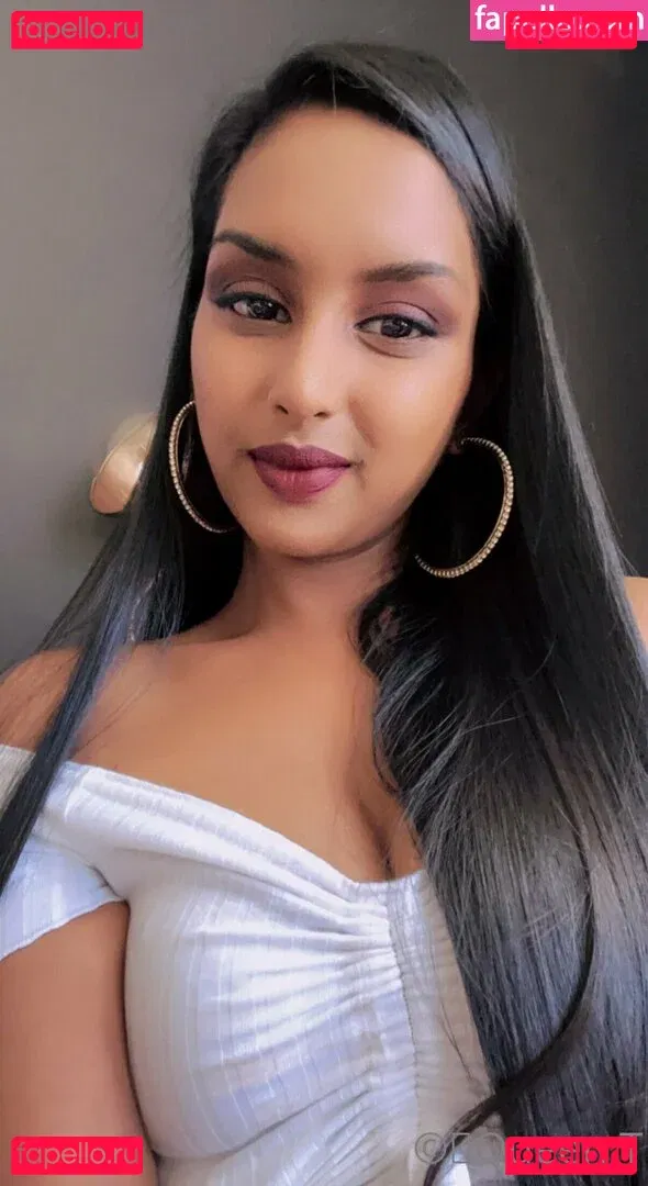 thequeentrish Onlyfans Photo Gallery 