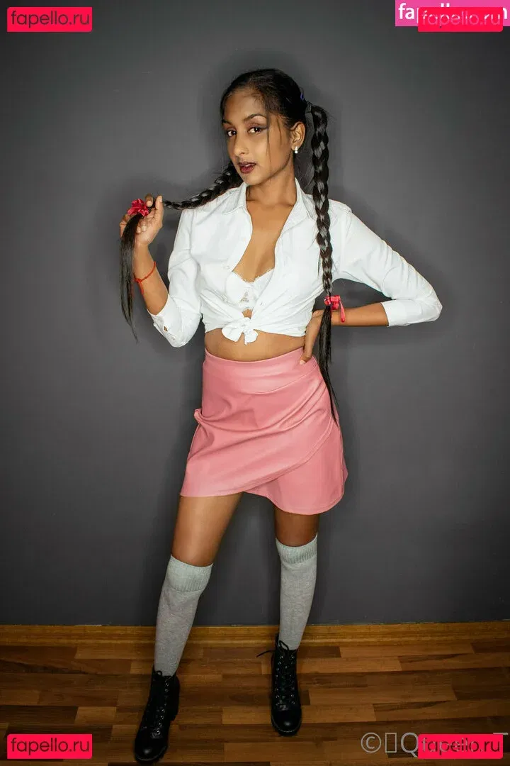 thequeentrish Onlyfans Photo Gallery 