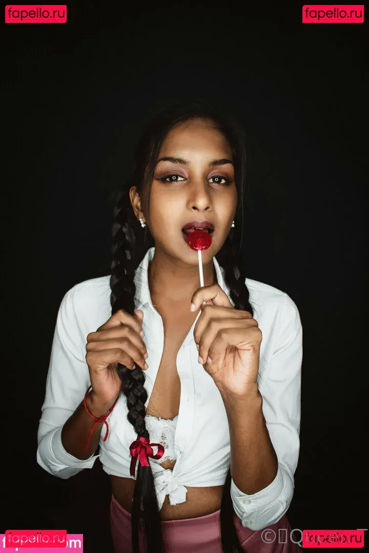 thequeentrish Onlyfans Photo Gallery 