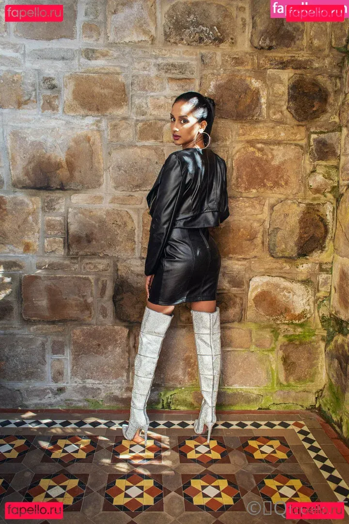 thequeentrish Onlyfans Photo Gallery 