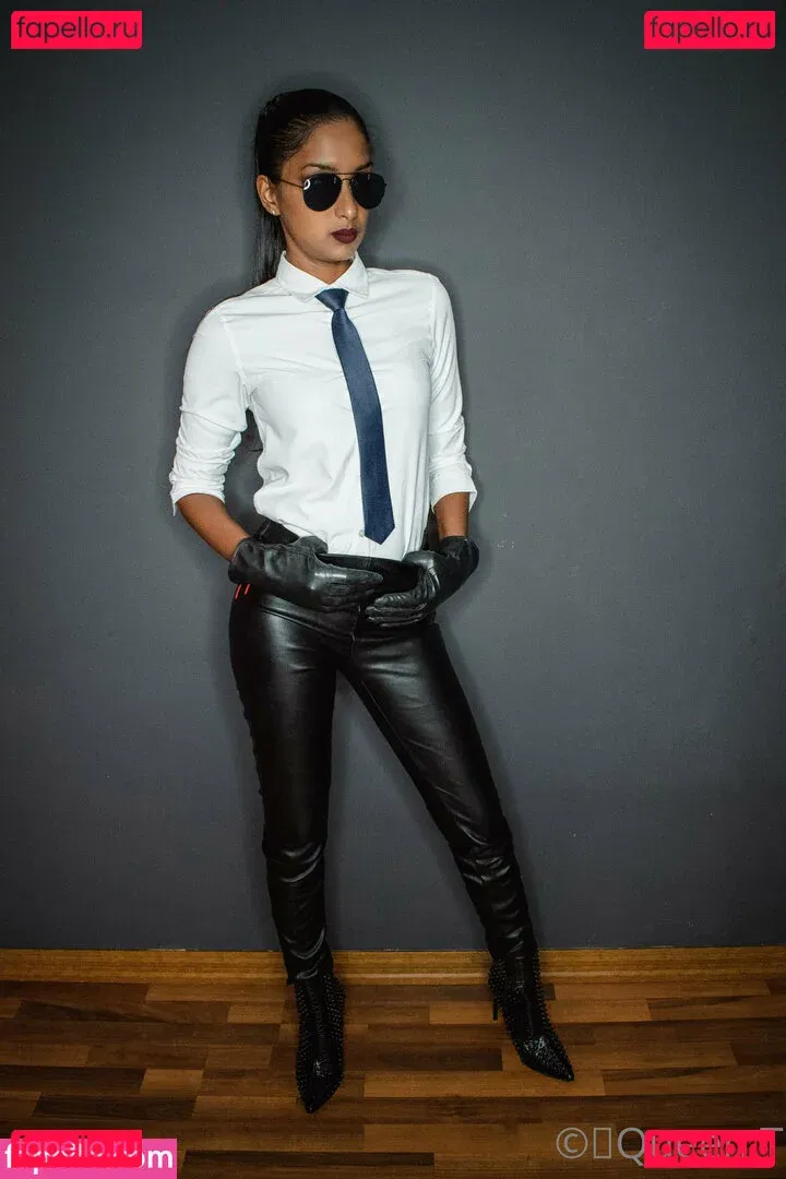 thequeentrish Onlyfans Photo Gallery 