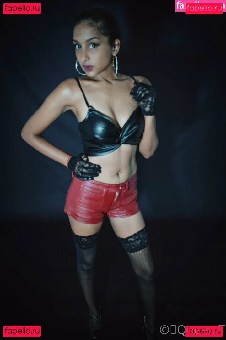 thequeentrish Onlyfans Photo Gallery 