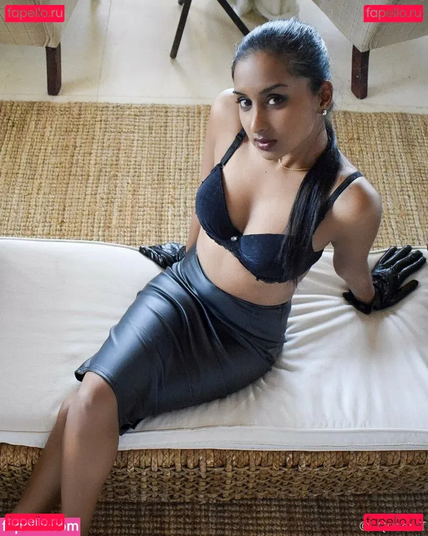 thequeentrish Onlyfans Photo Gallery 