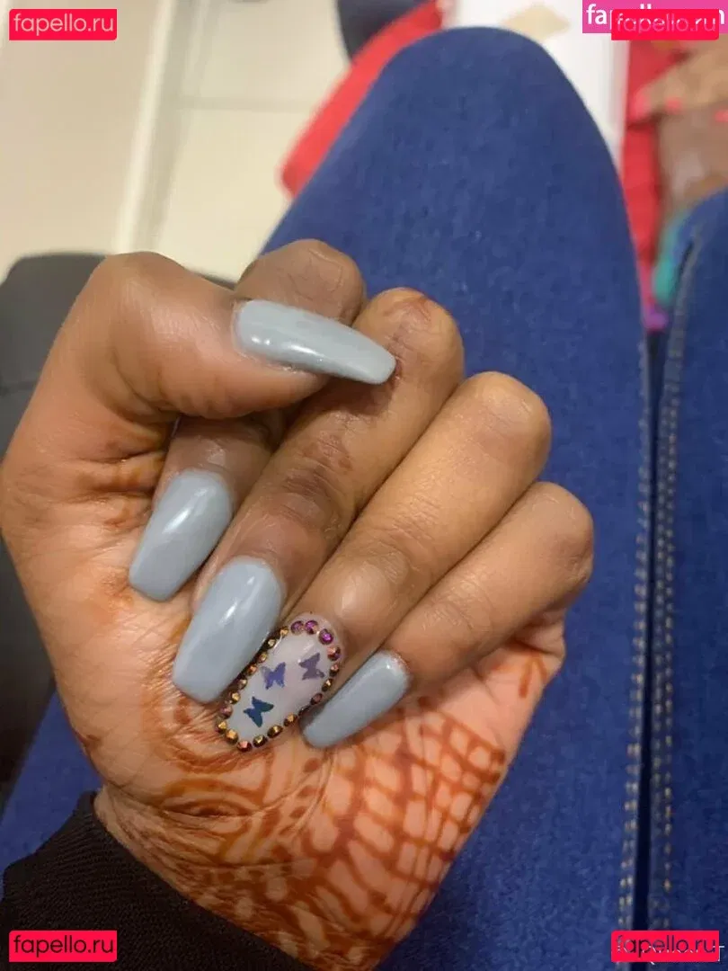 thequeentrish Onlyfans Photo Gallery 