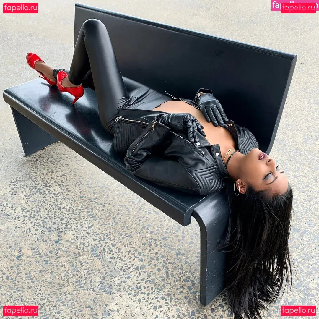 thequeentrish Onlyfans Photo Gallery 