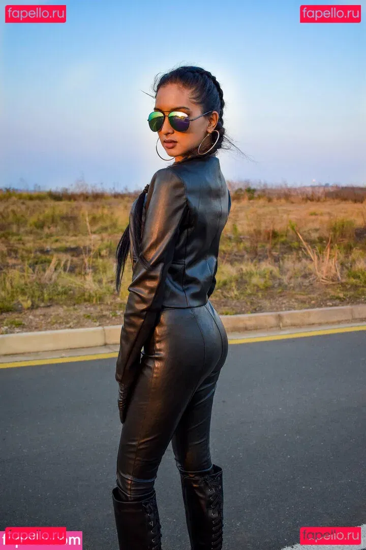 thequeentrish Onlyfans Photo Gallery 