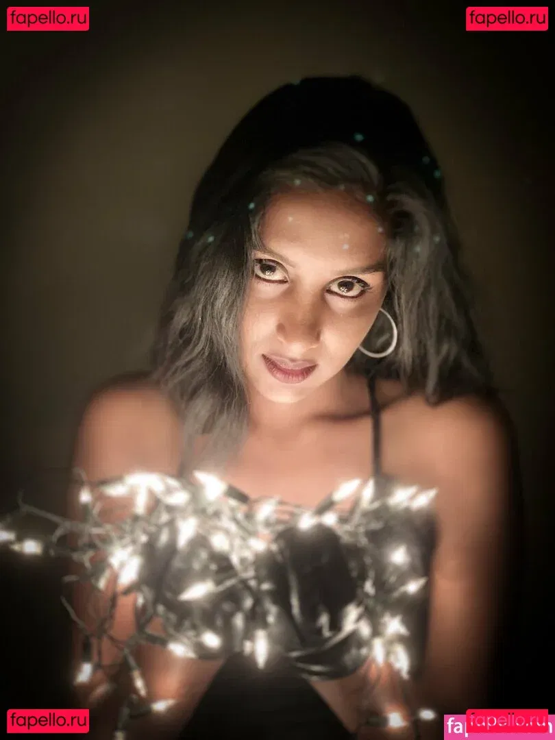 thequeentrish Onlyfans Photo Gallery 