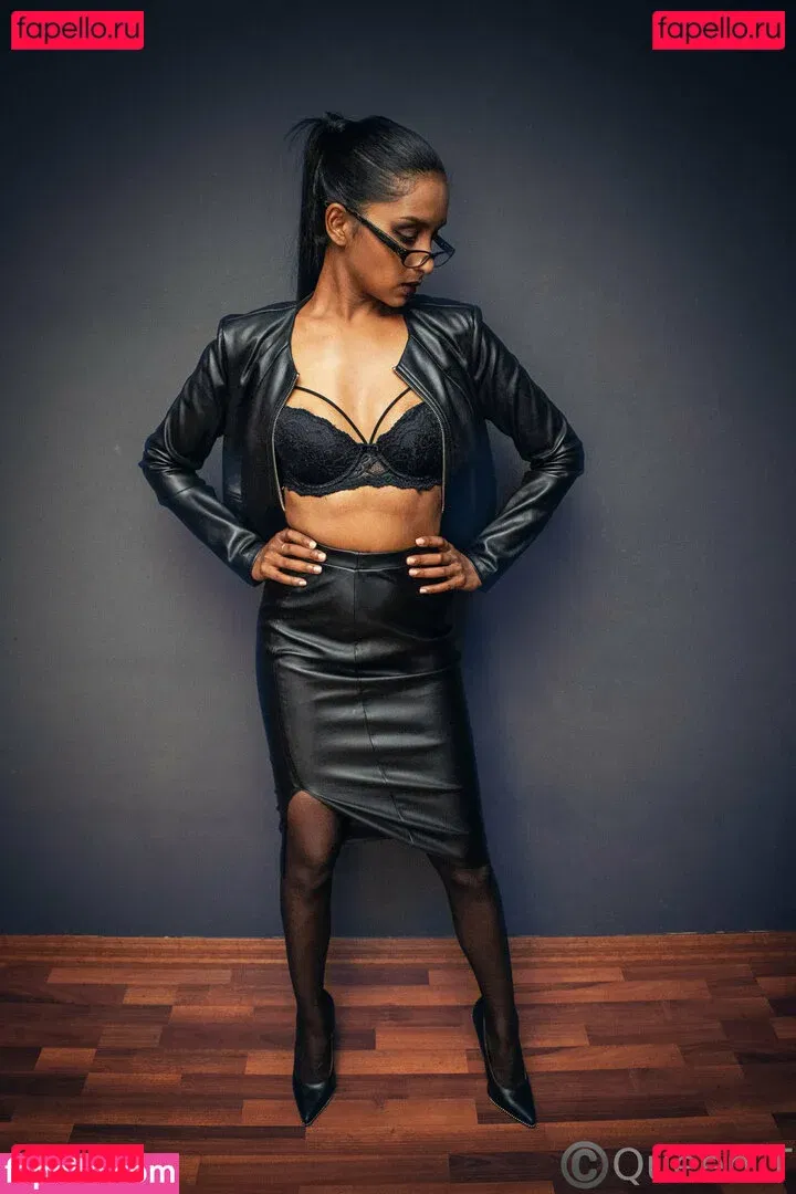 thequeentrish Onlyfans Photo Gallery 