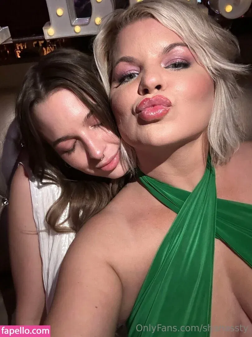 Chivelicious Onlyfans Photo Gallery 