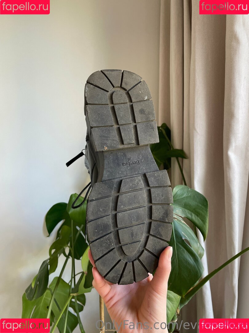 Lis Evans Onlyfans Photo Gallery 