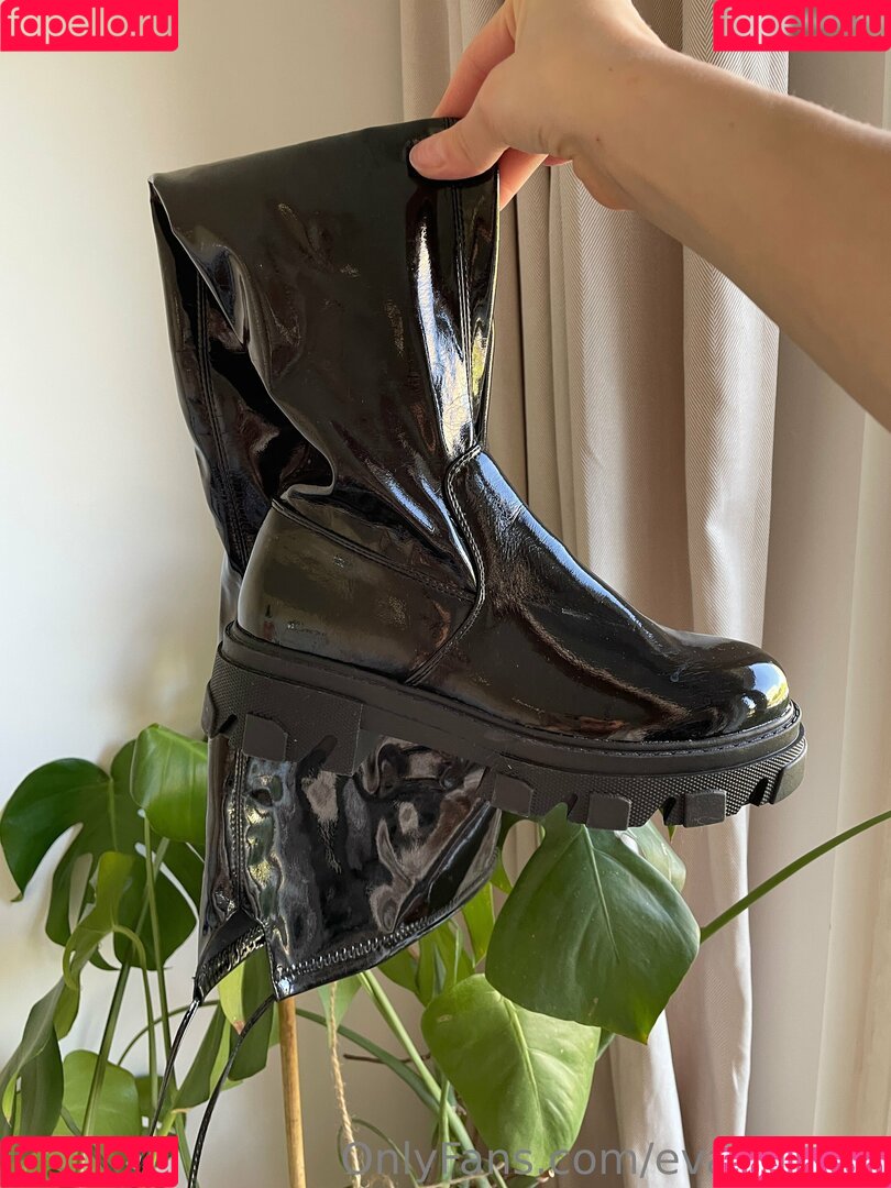 Lis Evans Onlyfans Photo Gallery 