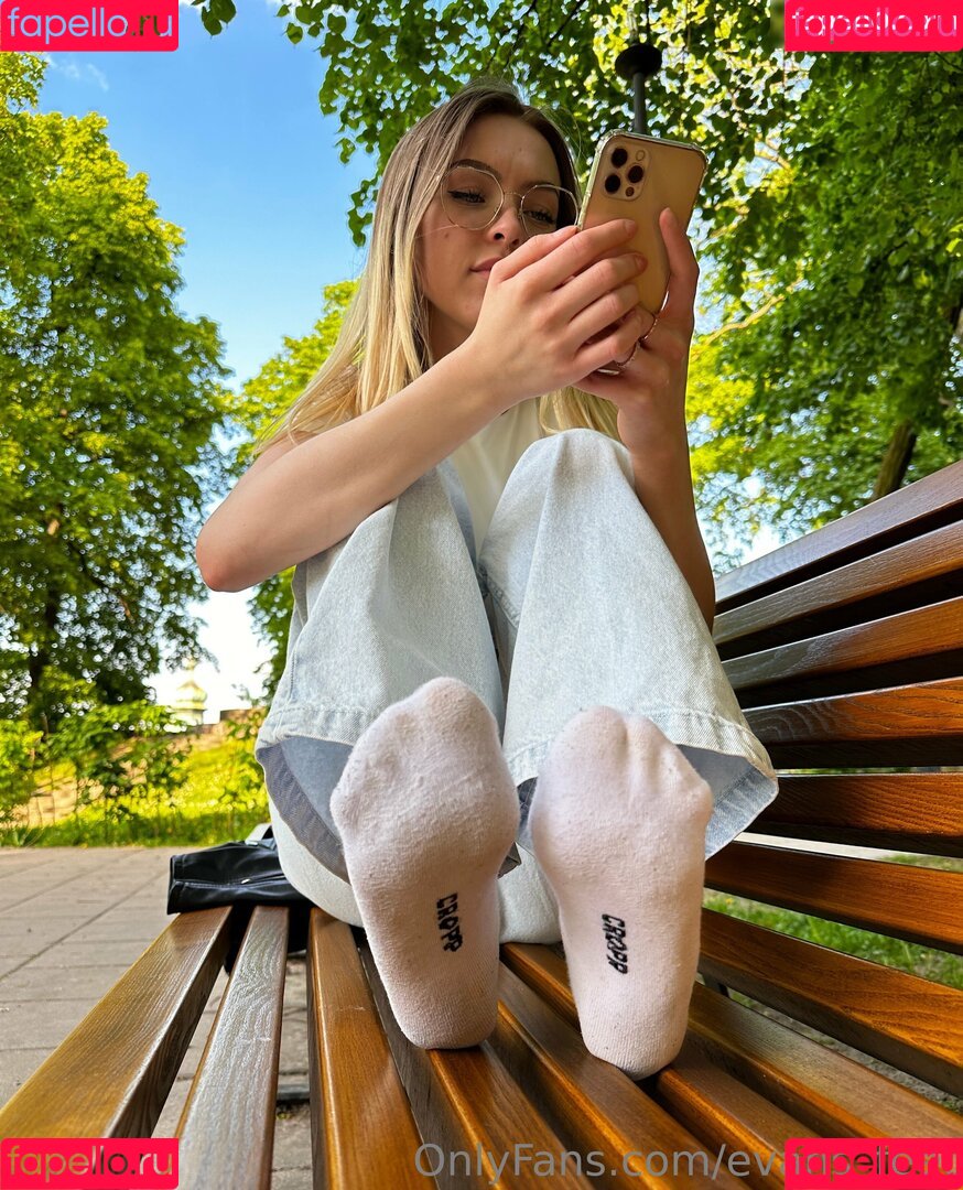 Lis Evans Onlyfans Photo Gallery 