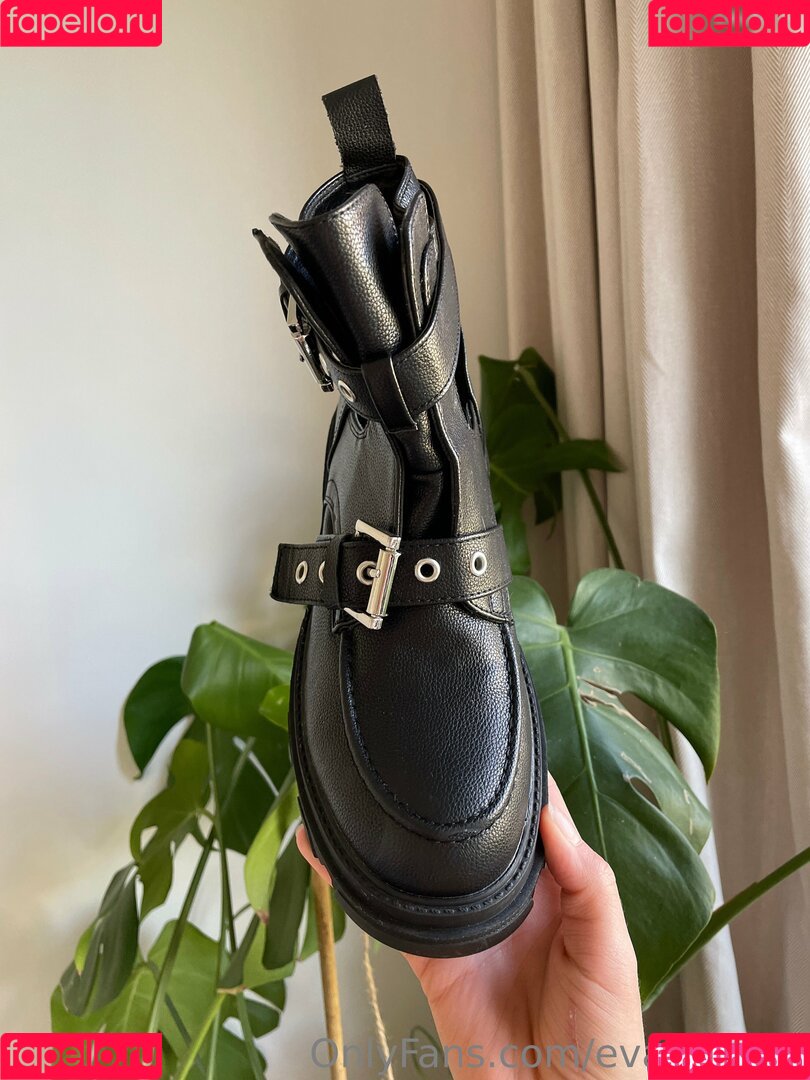 Lis Evans Onlyfans Photo Gallery 