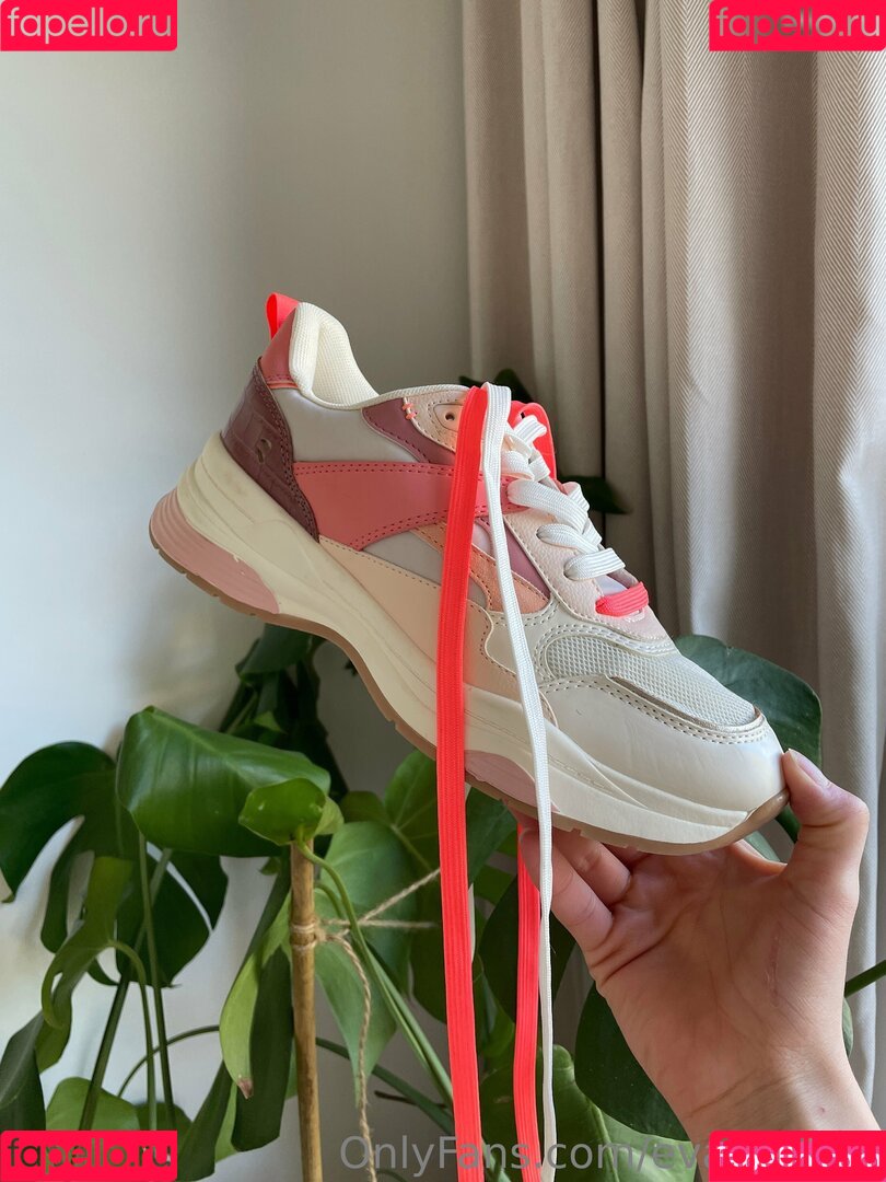 Lis Evans Onlyfans Photo Gallery 