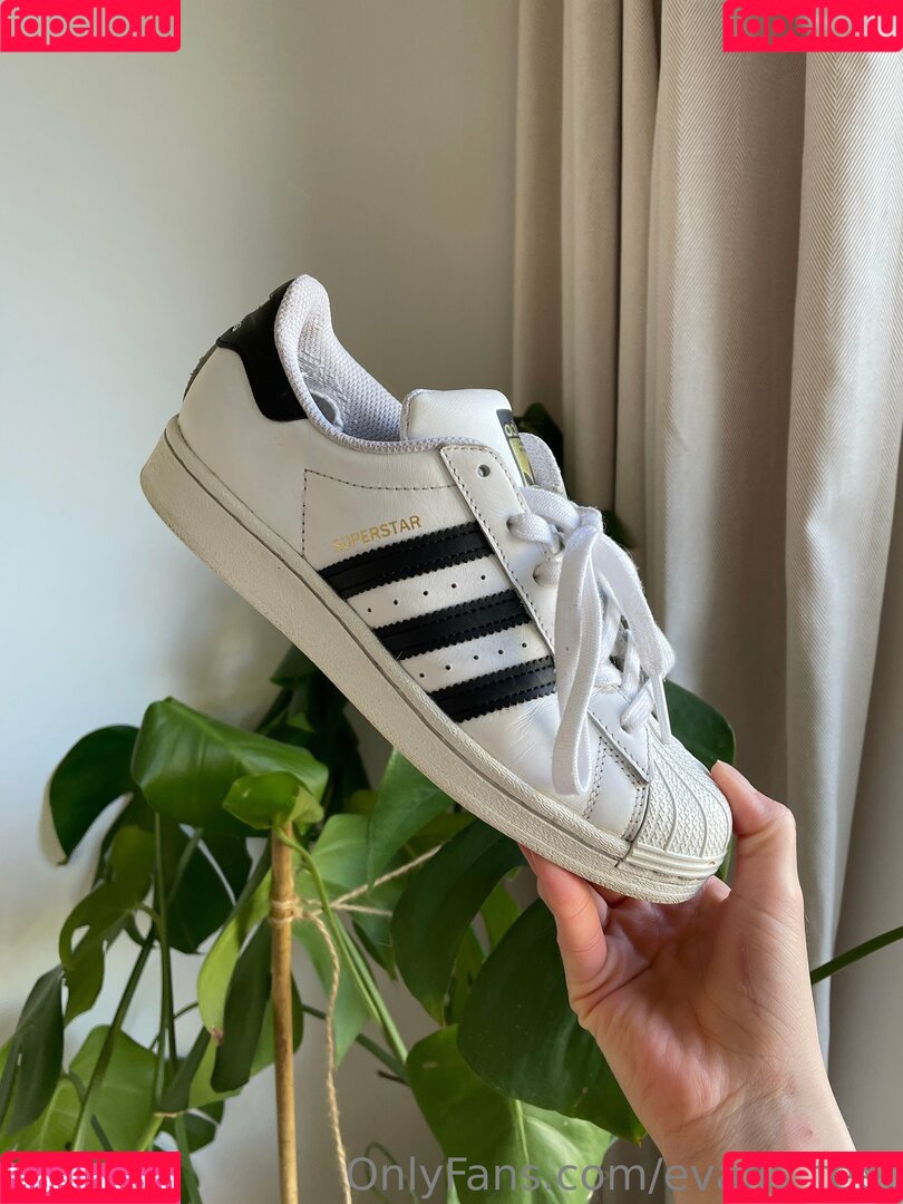 Lis Evans Onlyfans Photo Gallery 