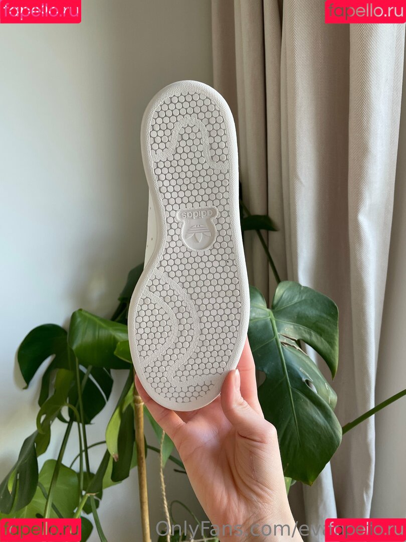 Lis Evans Onlyfans Photo Gallery 