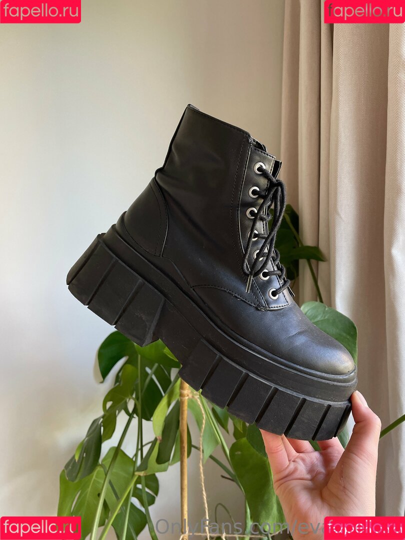 Lis Evans Onlyfans Photo Gallery 