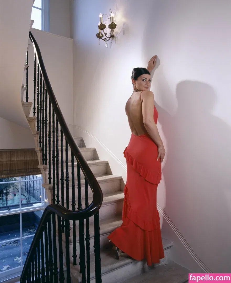 Natalie J Robb Onlyfans Photo Gallery 