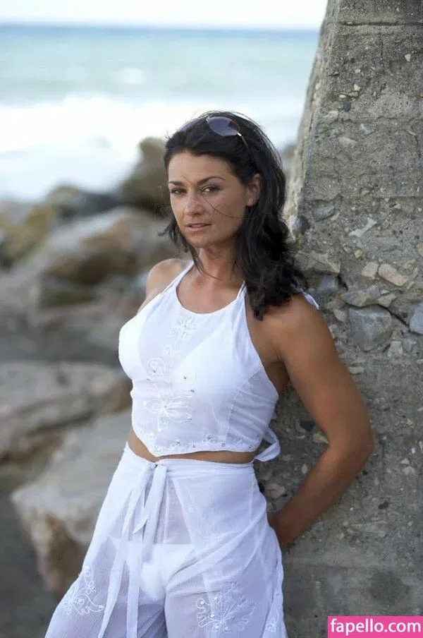 Natalie J Robb Onlyfans Photo Gallery 