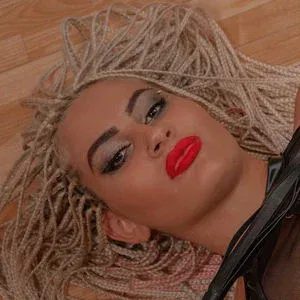 Tinche Bre Onlyfans Photo Gallery 