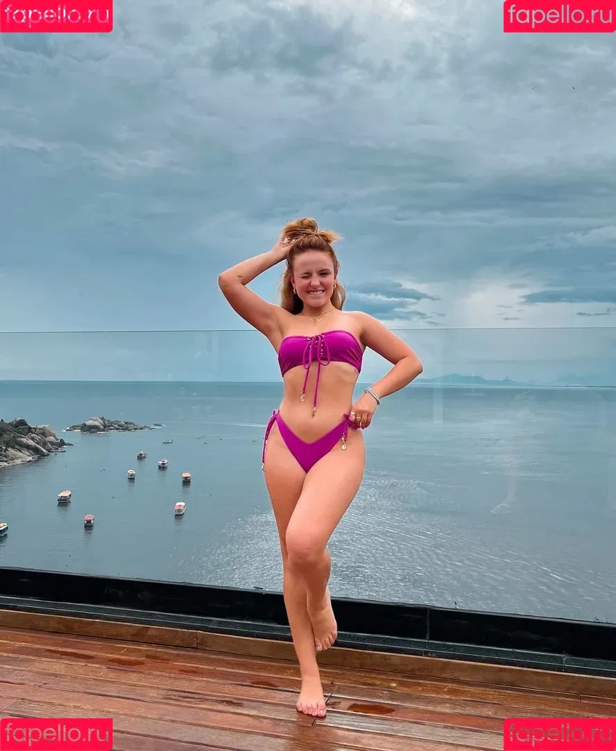 Larissa Manoela Onlyfans Photo Gallery 