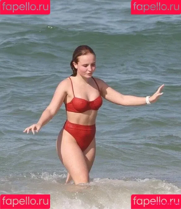 Larissa Manoela Onlyfans Photo Gallery 