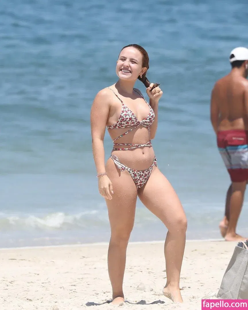 Larissa Manoela Onlyfans Photo Gallery 