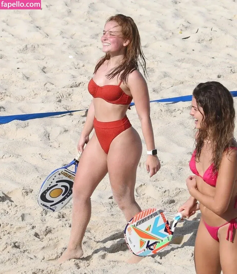 Larissa Manoela Onlyfans Photo Gallery 