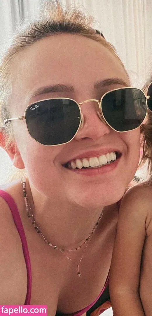 Larissa Manoela Onlyfans Photo Gallery 