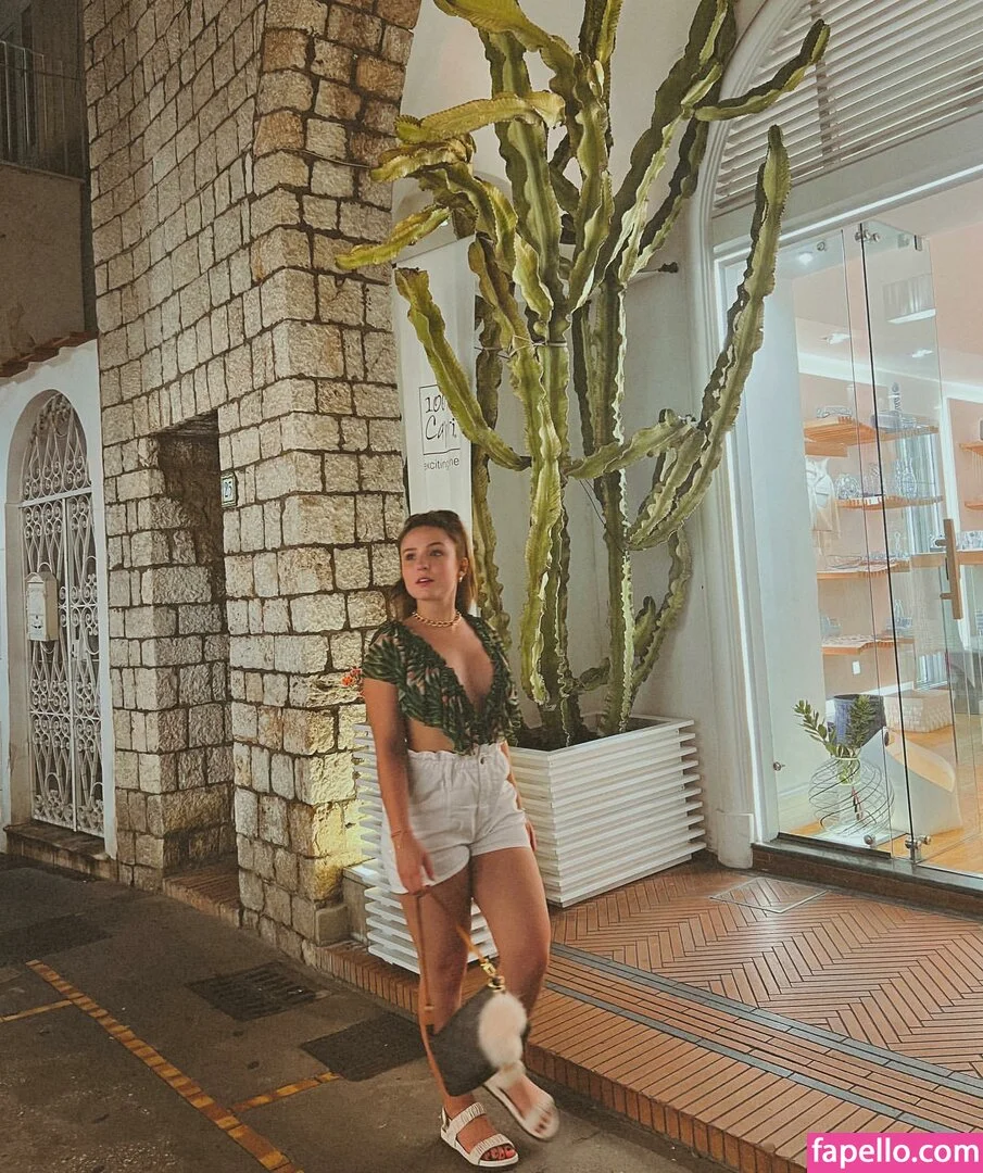 Larissa Manoela Onlyfans Photo Gallery 