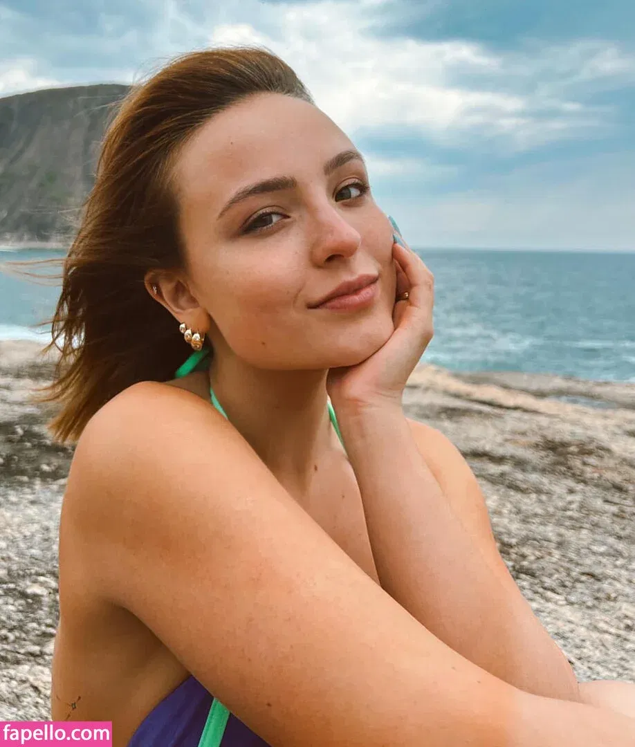 Larissa Manoela Onlyfans Photo Gallery 