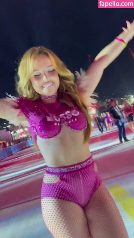 Larissa Manoela Onlyfans Photo Gallery 