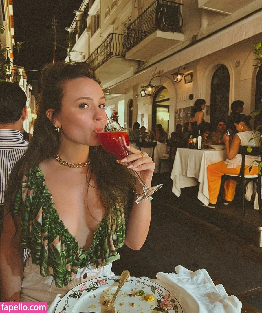 Larissa Manoela Onlyfans Photo Gallery 