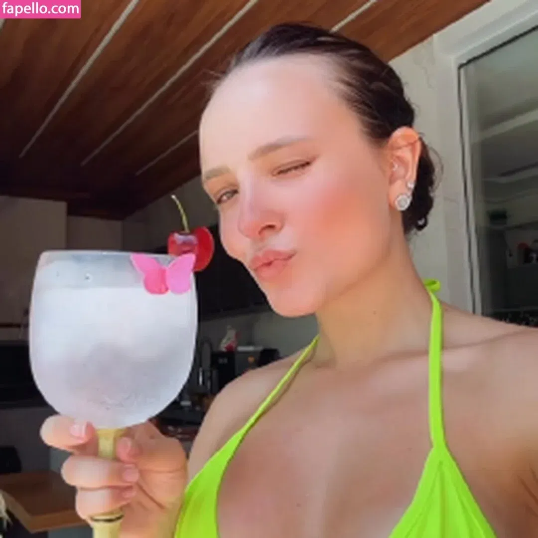 Larissa Manoela Onlyfans Photo Gallery 