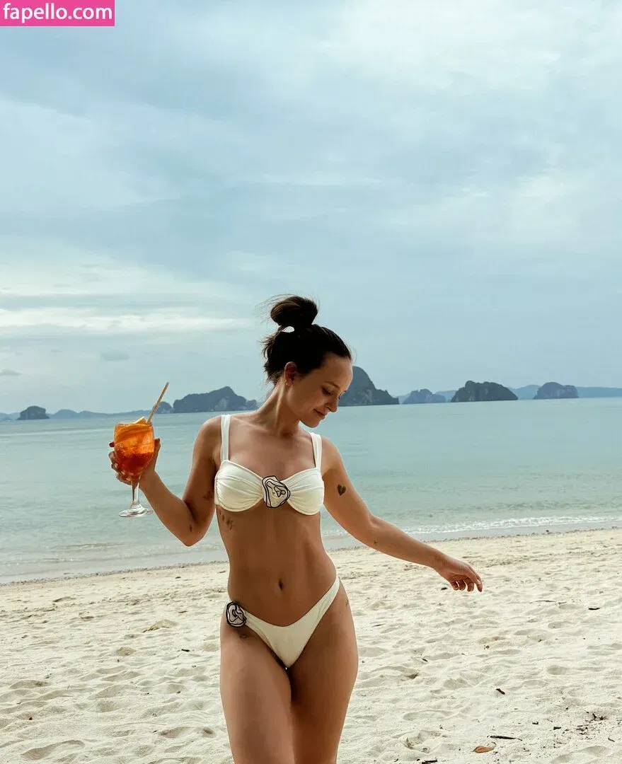 Larissa Manoela Onlyfans Photo Gallery 