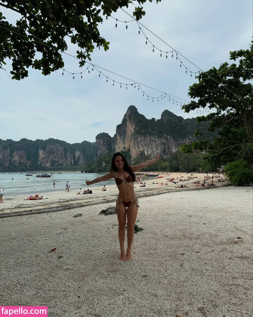 Larissa Manoela Onlyfans Photo Gallery 