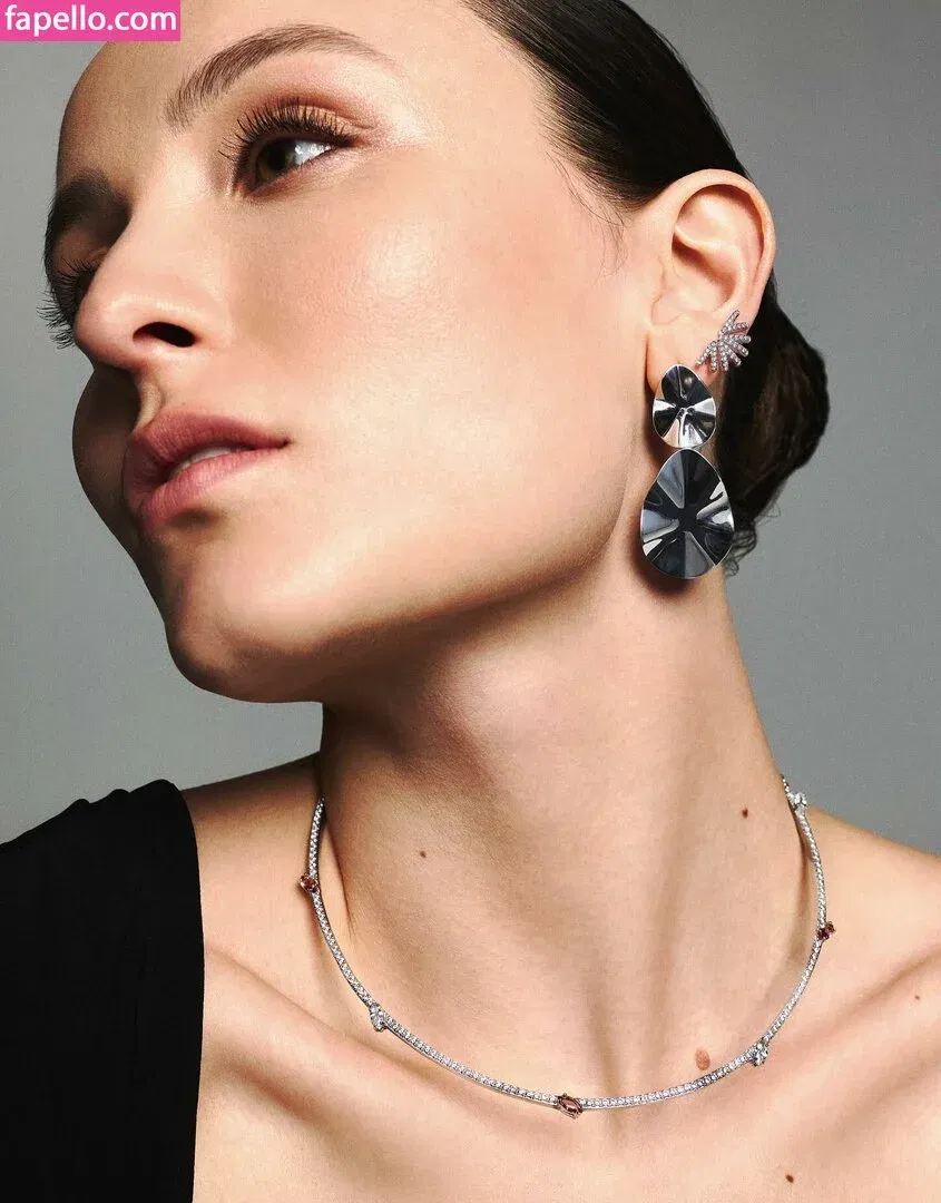 Larissa Manoela Onlyfans Photo Gallery 