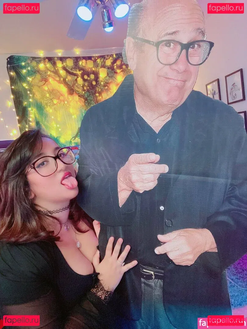 Nikki Geeks Onlyfans Photo Gallery 