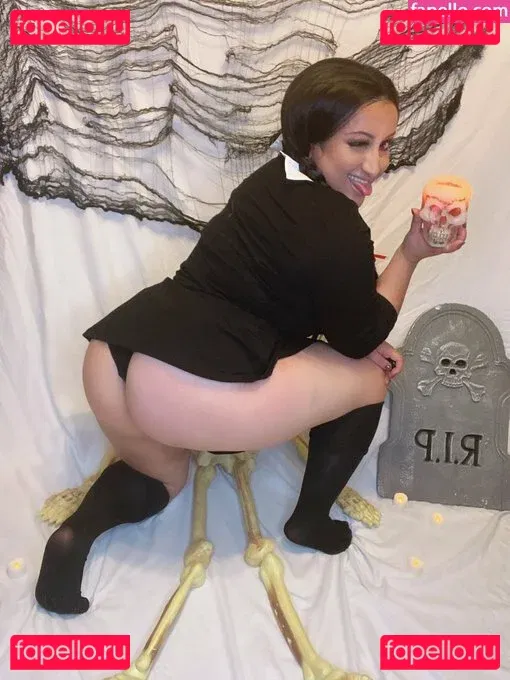 Nikki Geeks Onlyfans Photo Gallery 