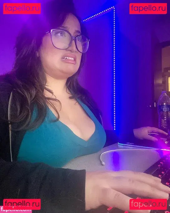 Nikki Geeks Onlyfans Photo Gallery 