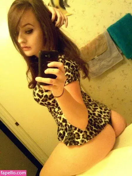 almostanelephantx Onlyfans Photo Gallery 