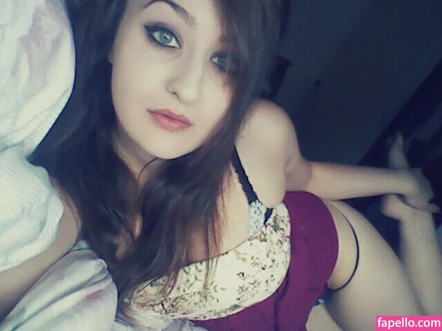 almostanelephantx Onlyfans Photo Gallery 